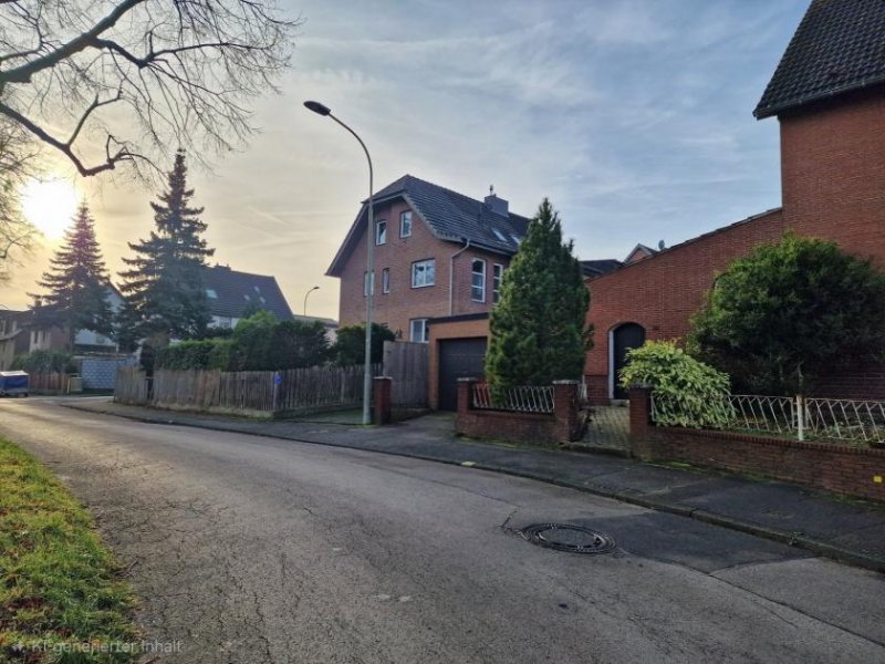 Eschweiler SANREALTY | Zweiparteienhaus mit separaten Eingängen, Garten und Garage in Eschweiler-Pumpe-Stich Haus kaufen