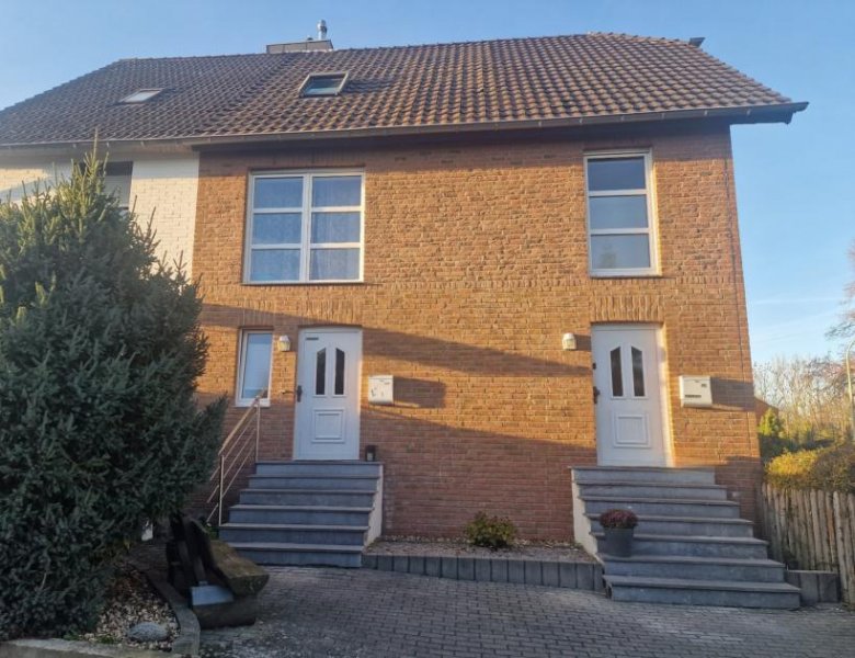 Eschweiler SANREALTY | Zweiparteienhaus mit separaten Eingängen, Garten und Garage in Eschweiler-Pumpe-Stich Haus kaufen