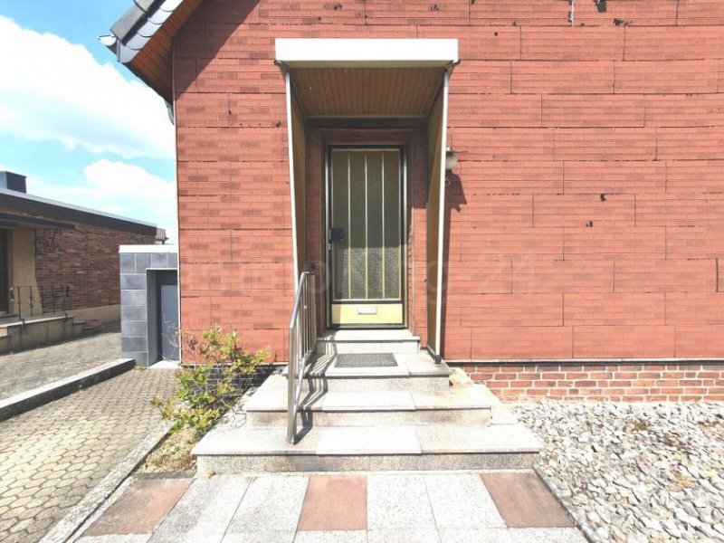 Düren ++ FREISTEHENDES EINFAMILIENHAUS + DOPPELGARAGE + GARTEN IN RUHIGER LAGE!! ++ Haus kaufen