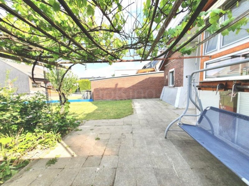 Düren ++ FREISTEHENDES EINFAMILIENHAUS + DOPPELGARAGE + GARTEN IN RUHIGER LAGE!! ++ Haus kaufen