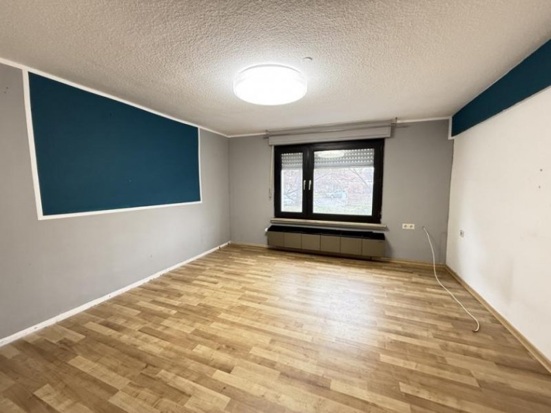 Düren Kleines Einfamilienhaus mit Garten, Garage und Zusatzflächen in guter Lage von Düren-Birgel Haus kaufen