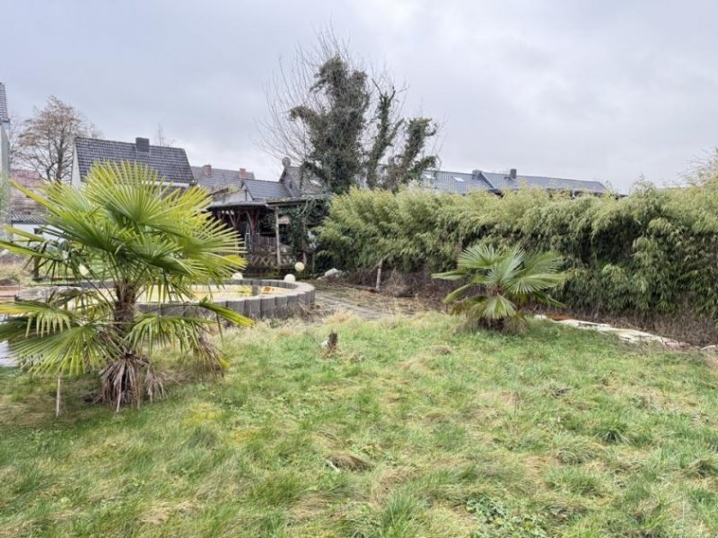 Düren Kleines Einfamilienhaus mit Garten, Garage und Zusatzflächen in guter Lage von Düren-Birgel Haus kaufen