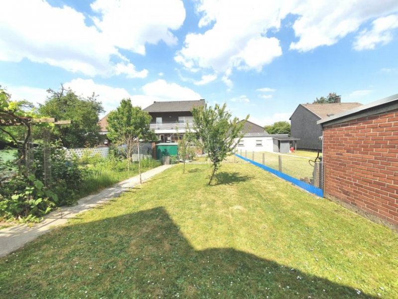 Düren ++ MASSIVES EINFAMILIENHAUS + DOPPELGARAGE + GARTEN IN RUHIGER LAGE!! ++ Haus kaufen