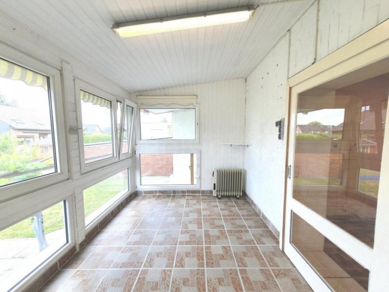 Düren ++ MODERNISIERTES EINFAMILIENHAUS + DOPPELGARAGE + GARTEN IN RUHIGER LAGE!! ++ Haus kaufen