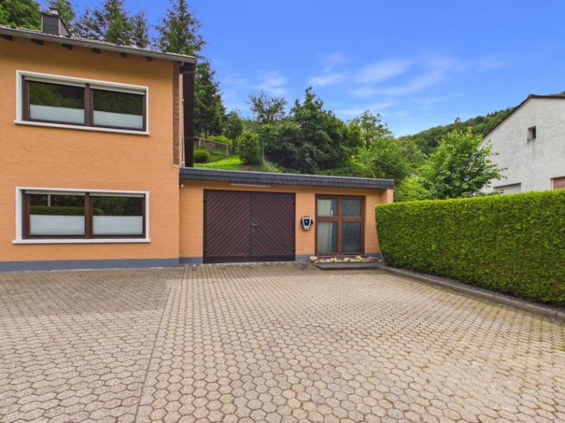 Heimbach (Kreis Düren) Wohnen wo andere Urlaub machen. Freistehendes Einfamilienhaus mit Garage in attraktiver Hanglage! Haus kaufen