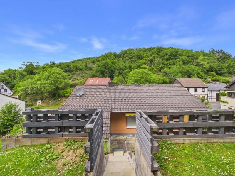 Heimbach (Kreis Düren) Wohnen wo andere Urlaub machen. Freistehendes Einfamilienhaus mit Garage in attraktiver Hanglage! Haus kaufen