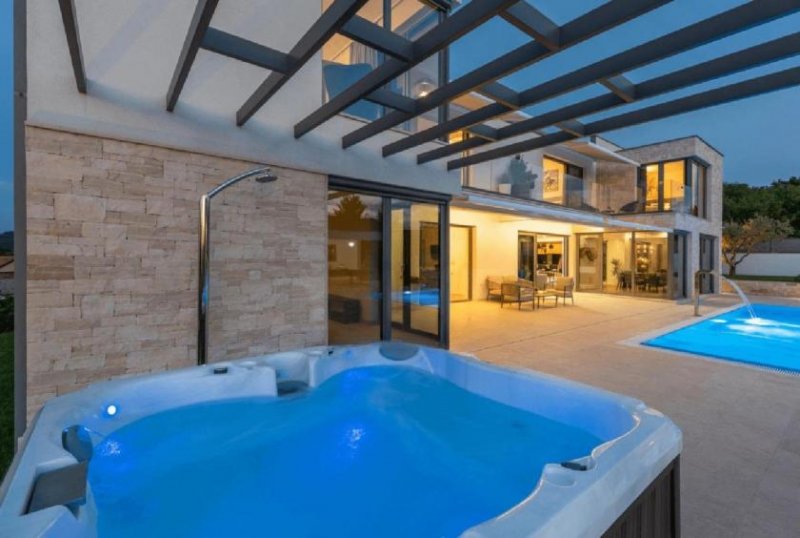 Motovun Luxuriöse Villa mit Schwimmbad in der Nähe von Motovun Haus kaufen