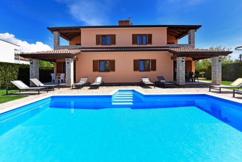 Porec Großzügige Immobilie mit vier Wohneinheiten und Swimmingpool Haus kaufen