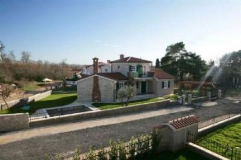 Buici-Porec Traumhaftes Steinhaus mit Pool und Garten Haus kaufen
