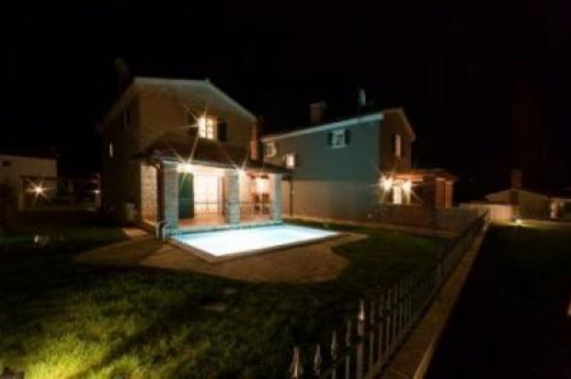 Buici-Porec Traumhaftes Steinhaus mit Pool und Garten Haus kaufen