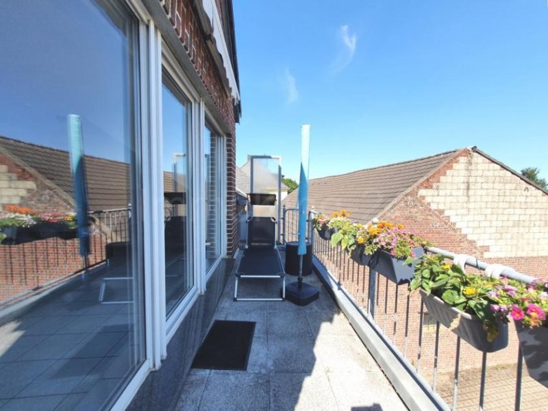 Übach-Palenberg ++ MASSIVES DREIFAMILIENHAUS + TOP AUSSTATTUNG + 3 CARPORTS IN GUTER LAGE!! ++ Haus kaufen