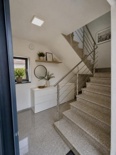 Mauerkirchen Neuwertige Obergeschosswohnung mit Dachterrasse und Gartenanteil Wohnung kaufen