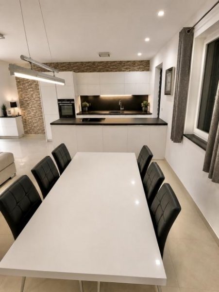 Mauerkirchen Neuwertige Obergeschosswohnung mit Dachterrasse und Gartenanteil Wohnung kaufen
