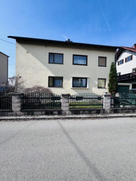 Braunau am Inn Attraktives Zweifamilienhaus mit zwei vermieteten Wohnungen und neuer Luftwärmepumpe Haus kaufen