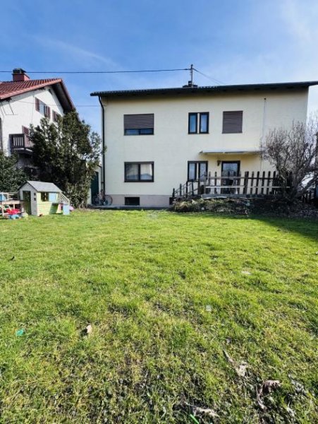 Braunau am Inn Attraktives Zweifamilienhaus mit zwei vermieteten Wohnungen und neuer Luftwärmepumpe Haus kaufen