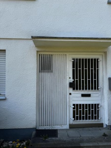 Bonn BONN-HEIDERHOF,
Reihenhaus in toller Lage, 6 Zi., ca. 130 m² WNfl, Garten, Garage Keller 282 m² Grst Haus kaufen