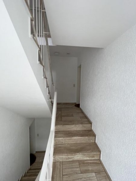 Bonn BONN BEUEL TOP 3-Zimmer Wohnung im 1.OG, ca. 90 m² Wfl., Einbauküche, Balkon, Gäste-WC, Stellplatz. Wohnung kaufen