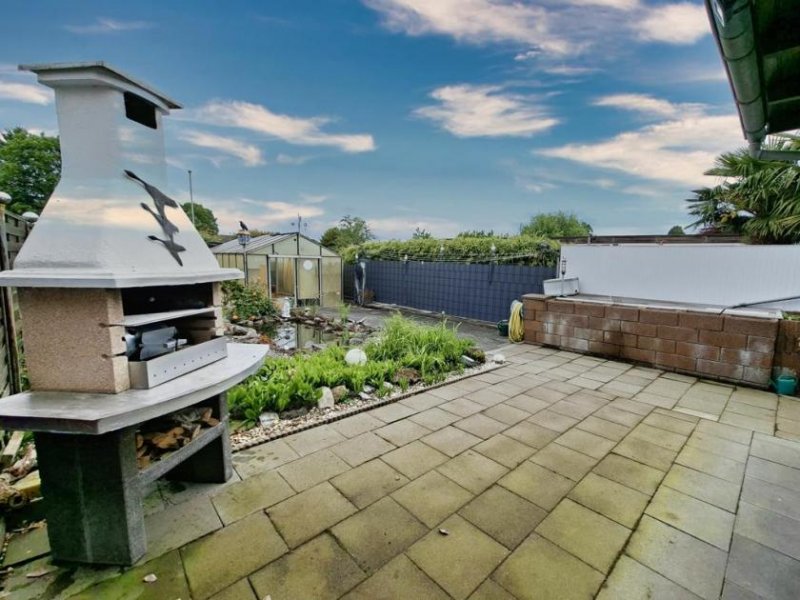 Bornheim (Rhein-Sieg-Kreis) CITYHOUSE: Gartenparadies, Einfamilienhaus mit großem Grundstück, Stellplatz für Wohnmobil, PKW Haus kaufen