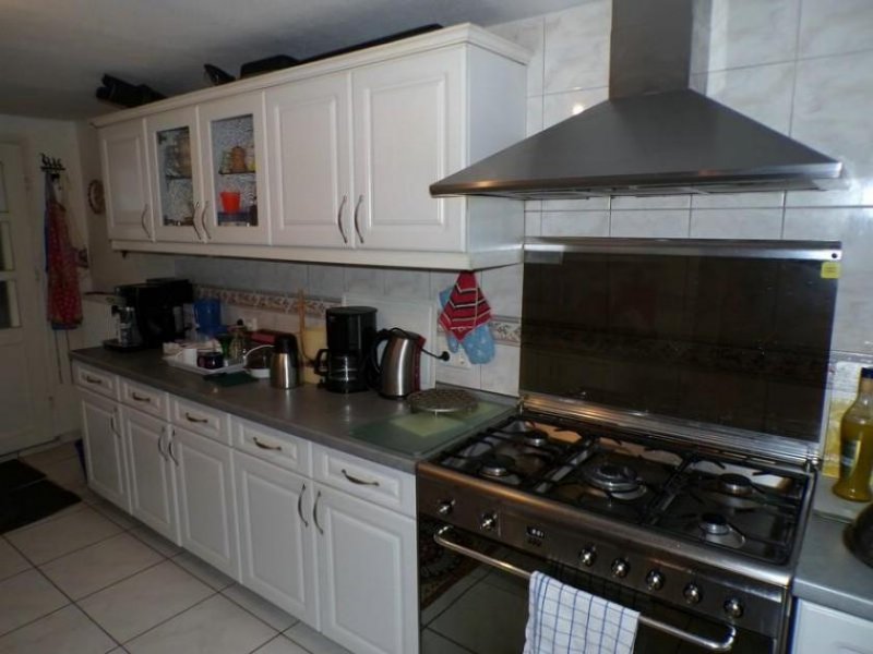 Bornheim (Rhein-Sieg-Kreis) geräumiges Einfamilienhaus mit Anbau, Nebengebäude incl. Garagen, Vorhof und Innenhof Haus kaufen