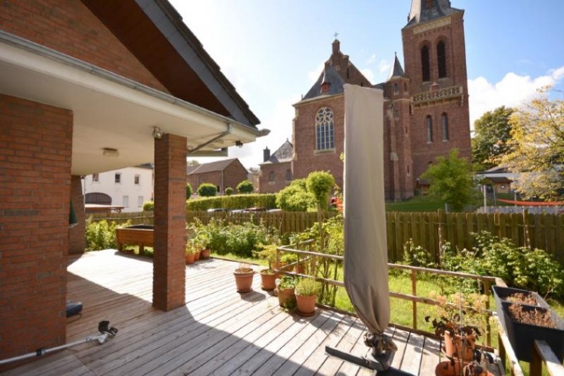 Bornheim (Rhein-Sieg-Kreis) Geräumiges Mehrgenerationenhaus mit Blick ins Grüne in Hemmerich Haus kaufen