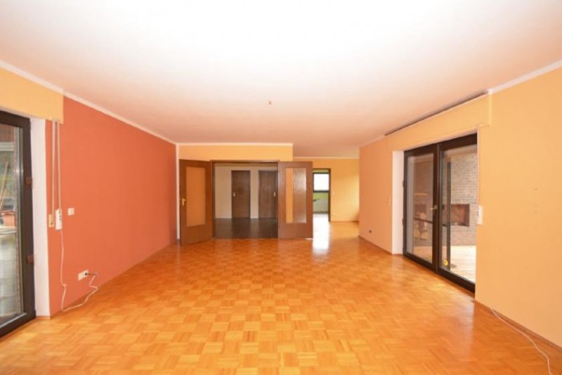 Bornheim (Rhein-Sieg-Kreis) Geräumiges Mehrgenerationenhaus mit Blick ins Grüne in Hemmerich Haus kaufen