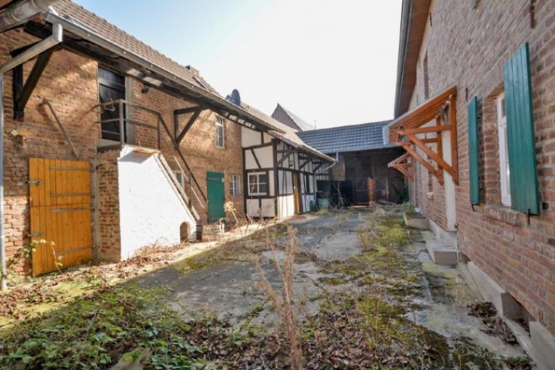 Bornheim (Rhein-Sieg-Kreis) Hofanlage mit mehreren Wohn- und Gewerbeeinheiten in Bornheim-Hemmerich Haus kaufen