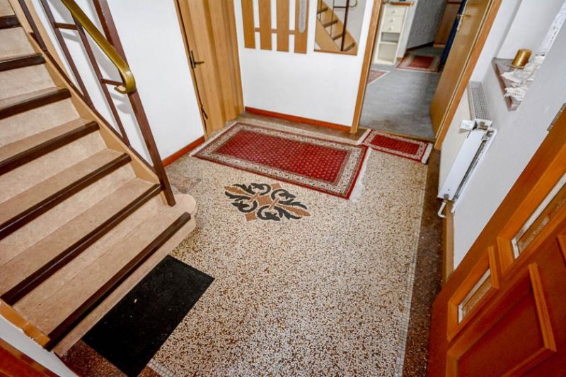 Bornheim (Rhein-Sieg-Kreis) Hofartiges Einfamilienhaus mit Charme, Potenzial und Garten in Bornheim-Merten Haus kaufen