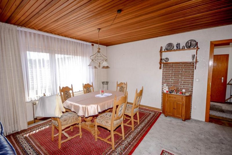 Bornheim (Rhein-Sieg-Kreis) Hofartiges Einfamilienhaus mit Charme, Potenzial und Garten in Bornheim-Merten Haus kaufen