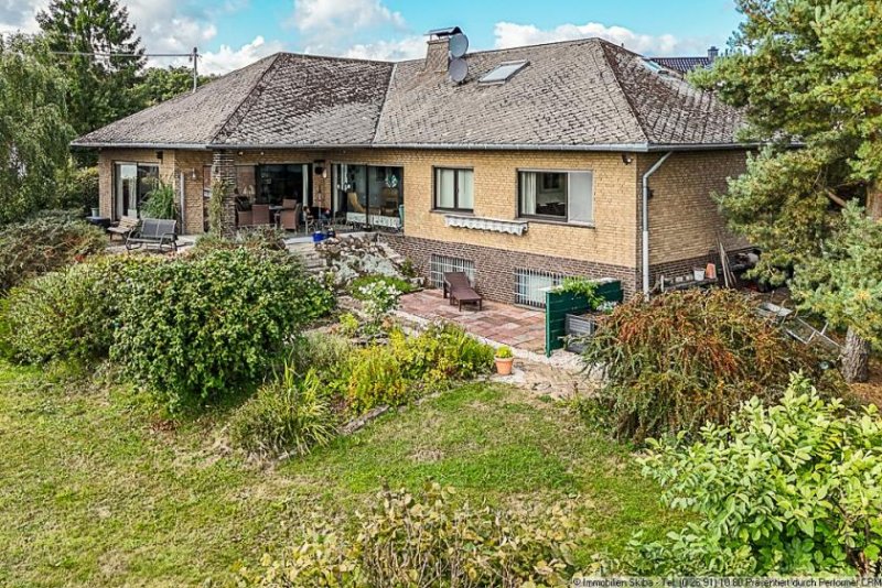 Senscheid Traumhafter Panoramablick: Großzügiger Winkelbungalow am Ortsrand von Senscheid in der Eifel Haus kaufen