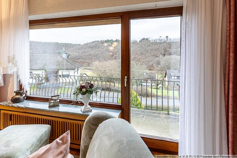 Müsch Erhöhte Lage: Gepflegtes Wohnhaus mit Aussicht und zwei Garagen Haus kaufen