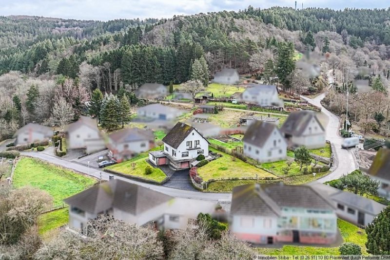 Müsch Erhöhte Lage: Gepflegtes Wohnhaus mit Aussicht und zwei Garagen Haus kaufen