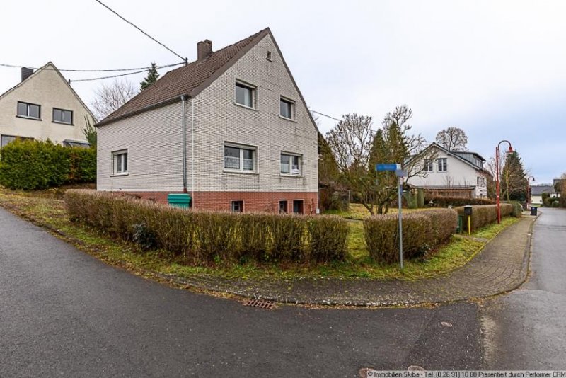 Pomster Renovierungsbedürftiges Einfamilienhaus mit großem Garten in Pomster Haus kaufen