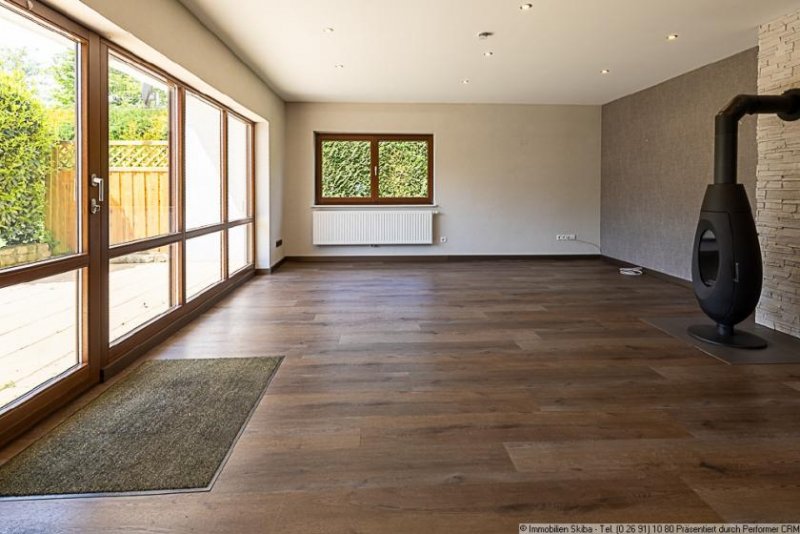 Welcherath Nähe Nürburgring: Gepflegtes Wohnhaus mit Doppelgarage und Garten in Welcherath Haus kaufen
