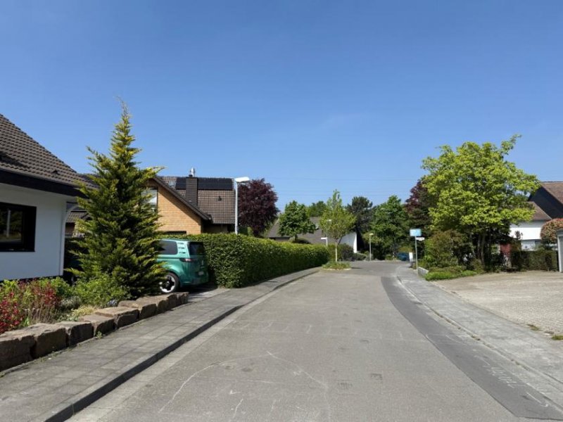 St. Augustin SANKT AUGUSTIN-NIEDERBERG, freist. 1-2 Fam. Haus, 6-7 Zi., ca. 330 m² WNfl. Vollkeller, 625 m² GrSt Haus kaufen