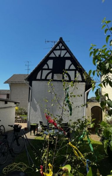 St. Augustin SANKT AUGUSTIN, tolles saniertes Fachwerkhaus mit 3-4 Zimmer, ca. 80 m² Wfl. und ca. 360 m² Süd-GrSt Haus kaufen