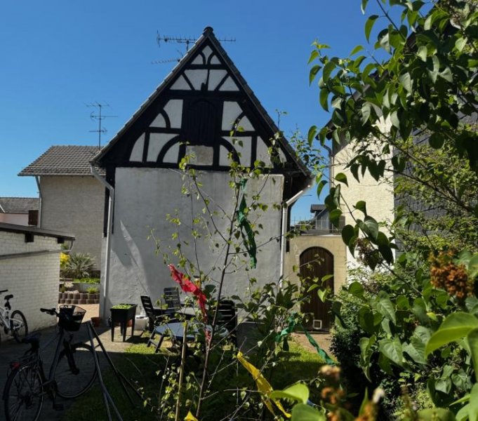 St. Augustin SANKT AUGUSTIN, tolles saniertes Fachwerkhaus mit 3-4 Zimmer, ca. 80 m² Wfl. und ca. 360 m² Süd-GrSt Haus kaufen