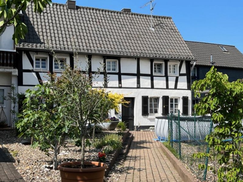 St. Augustin SANKT AUGUSTIN, tolles saniertes Fachwerkhaus mit 3-4 Zimmer, ca. 80 m² Wfl. und ca. 360 m² Süd-GrSt Haus kaufen