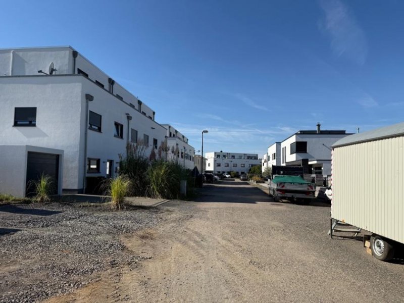 Troisdorf TROISDORF ESCHMAR top Bungalow, Bj. 2004, 5 Zimmer, ca. 160 m² Wfl. 460 m² GrSt., Keller, Garage, PV Haus kaufen