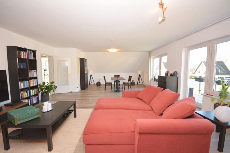 Niederkassel Bezugsfrei: Großzügige Dachgeschosswohnung mit Balkon, Carport und Stellplatz in Niederkassel-Rheidt Wohnung kaufen