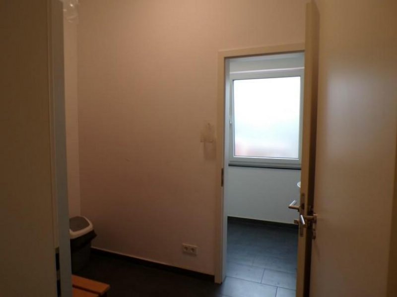 Euskirchen Gewerbe & Wohnen vereint – modernes Büro-/Lagerensemble mit hochwertigem Wohnhaus in Euskirchen Haus kaufen