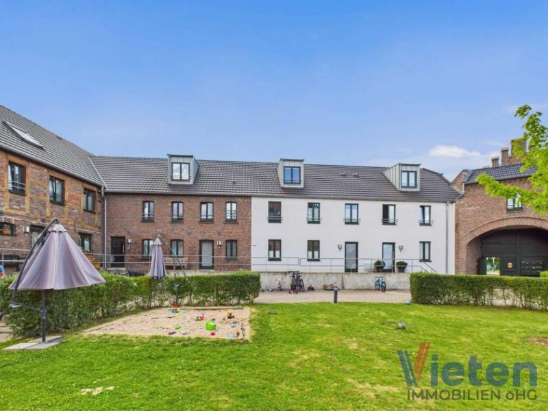 Weilerswist Exklusives Wohnen auf dem historischen Gutshof: Charme, Ruhe und Hochwertigkeit erleben Haus kaufen