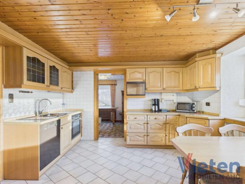 Hellenthal Großzügiges Wohnhaus mit flexibler Nutzung und Garagenensemble in ruhiger Eifellage Haus kaufen