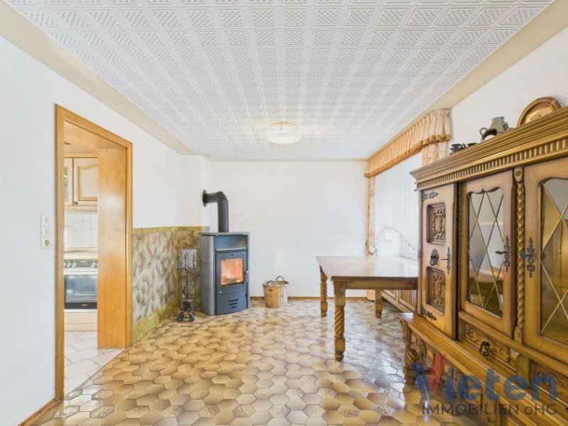 Hellenthal Großzügiges Wohnhaus mit flexibler Nutzung und Garagenensemble in ruhiger Eifellage Haus kaufen