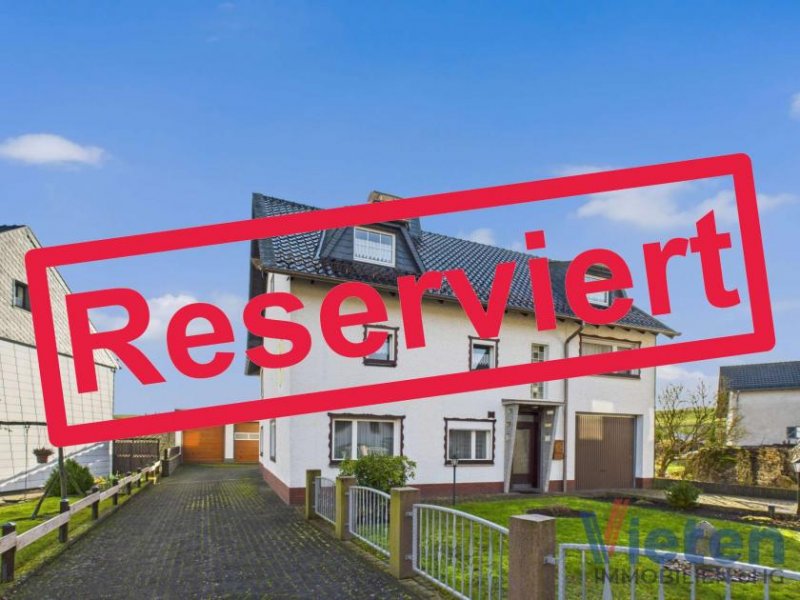 Hellenthal Großzügiges Wohnhaus mit flexibler Nutzung und Garagenensemble in ruhiger Eifellage Haus kaufen