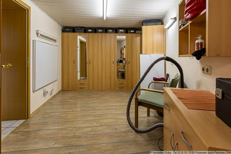Blankenheim (Kreis Euskirchen) Eifel-Bauernhaus mit großer Scheune und Nebengebäuden in Blankenheim-Hüngersdorf Haus kaufen