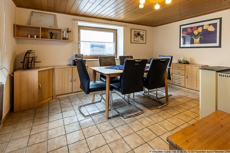 Blankenheim (Kreis Euskirchen) Eifel-Bauernhaus mit großer Scheune und Nebengebäuden in Blankenheim-Hüngersdorf Haus kaufen