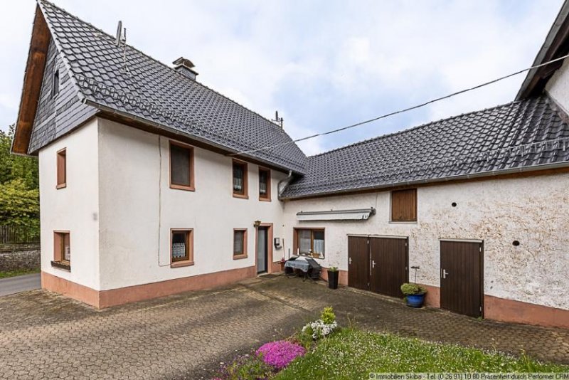 Blankenheim (Kreis Euskirchen) Eifel-Bauernhaus mit großer Scheune und Nebengebäuden in Blankenheim-Hüngersdorf Haus kaufen