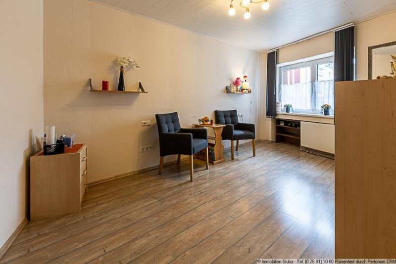 Blankenheim (Kreis Euskirchen) Eifel-Bauernhaus mit großer Scheune und Nebengebäuden in Blankenheim-Hüngersdorf Haus kaufen
