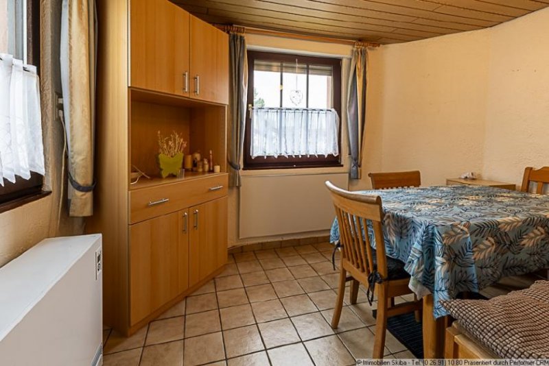 Blankenheim (Kreis Euskirchen) Eifel-Bauernhaus mit großer Scheune und Nebengebäuden in Blankenheim-Hüngersdorf Haus kaufen