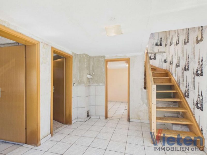 Dahlem (Kreis Euskirchen) Wohnhaus mit großem Platzangebot in zentraler Lage von Dahlem Haus kaufen
